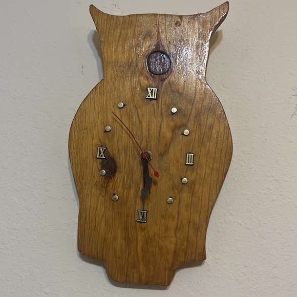 Vintage Wooden Hand Carved Owl Clock/ 11.5 x 7 x .75 LHW - Picture 3 of 7